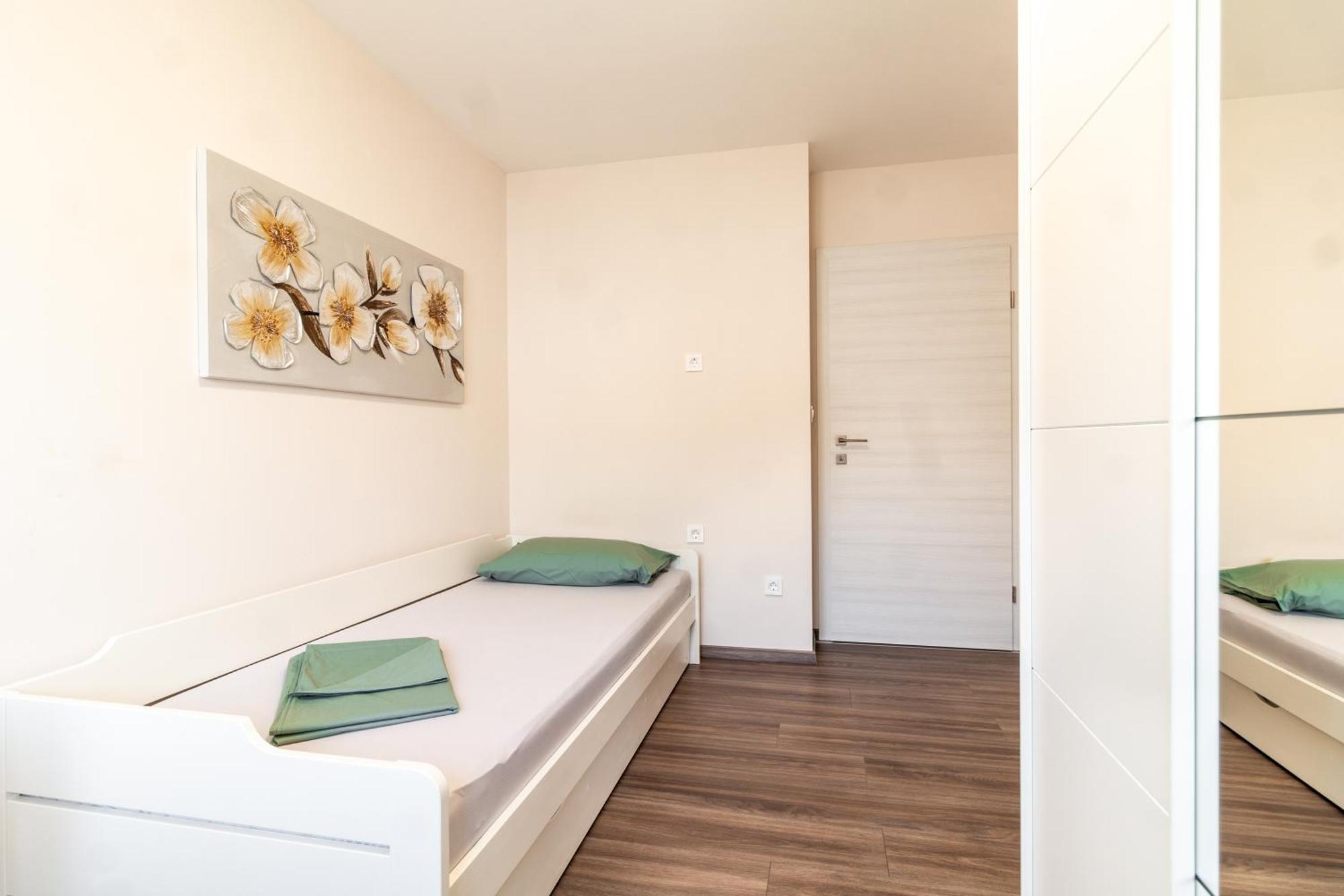 Apartmani Nela Kastela Bagian luar foto
